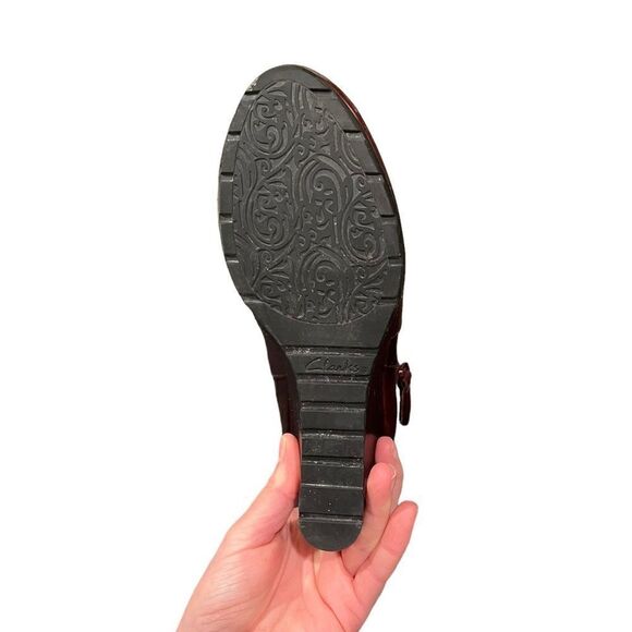 Clarks artisan maroon‎ wedge booties. Size 5 - Picture 4 of 8